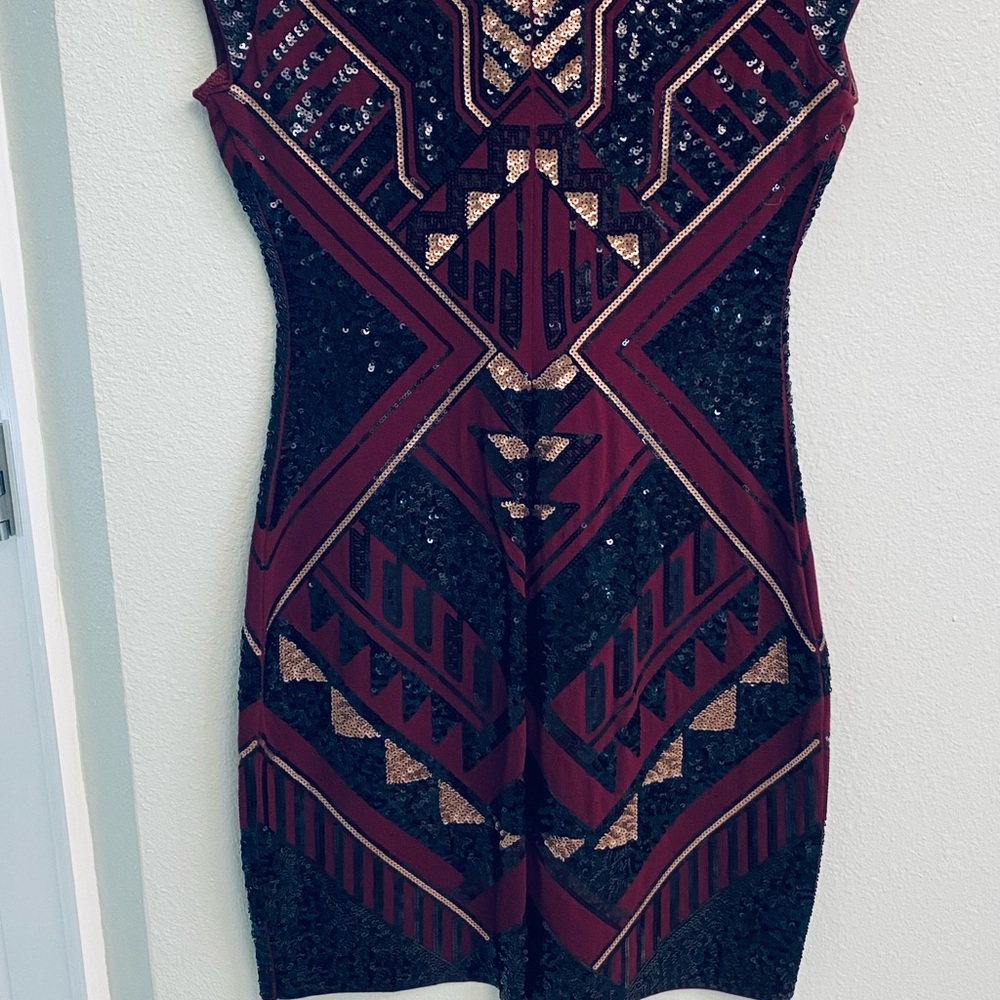 Elegant Sequin Geometric Dress - Black and Red